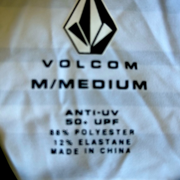 Volcom Rashgaurd - Picture 1 of 2